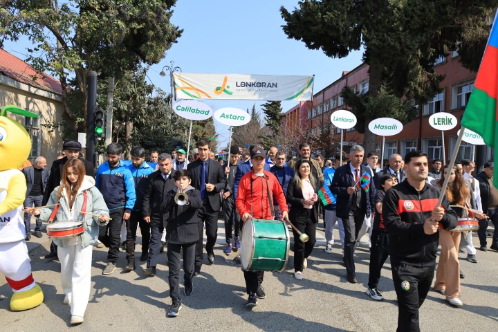 “İdman Həftəsi” çərçivəsində Lənkəran şəhərində regionun idman ictimaiyyəti nümayəndələrinin paradı