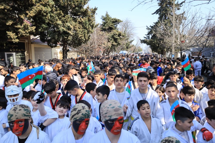 “İdman Həftəsi” çərçivəsində Lənkəran şəhərində regionun idman ictimaiyyəti nümayəndələrinin paradı
