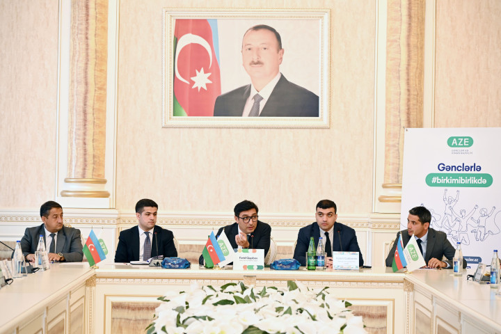 Gənclər və idman naziri Fərid Qayıbov gənclər təşkilatlarının rəhbər və nümayəndələri ilə görüşüb