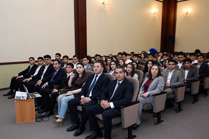 Gənclər və idman naziri Fərid Qayıbov Azərbaycan Tələbə Gənclər Təşkilatları İttifaqı və TGT-lərin nümayəndələri ilə görüşüb